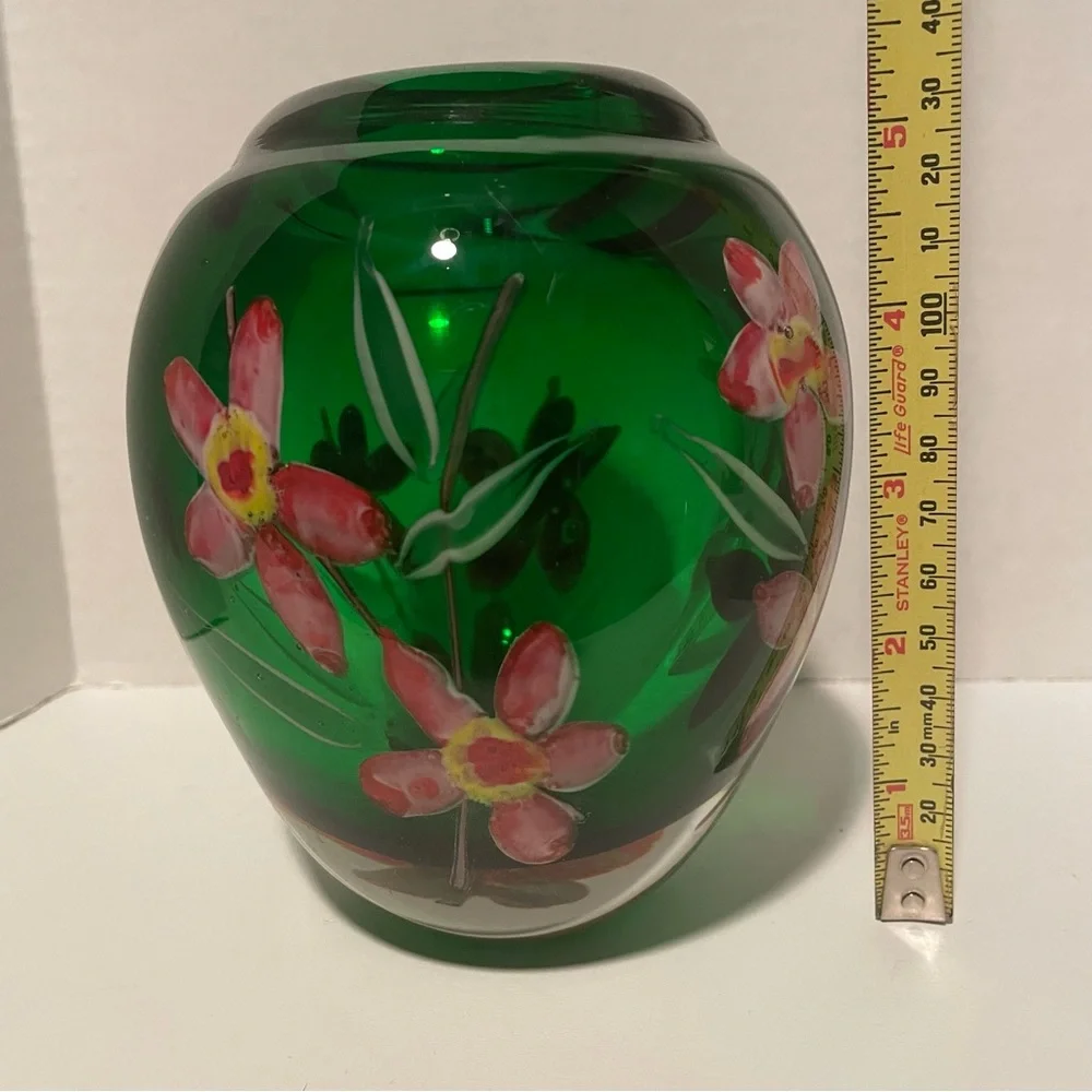 Vintage MCM Murano Emerald Green Glass Vase with Pink Flowers, Sommerso - Picture 8 of 9